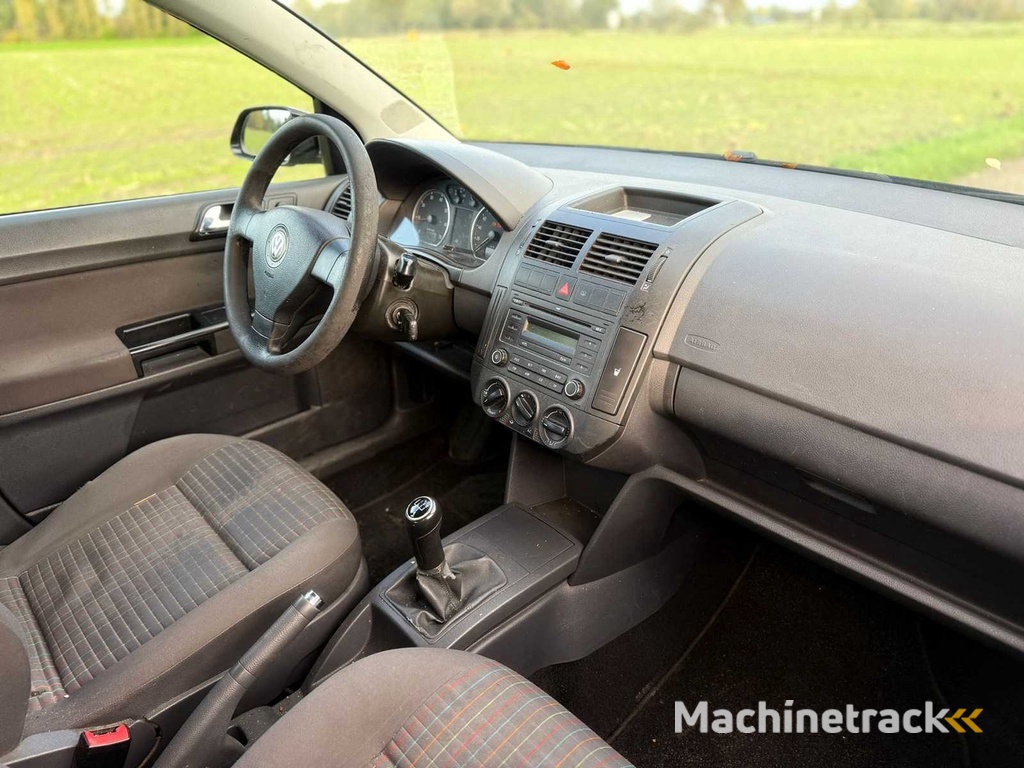 Volkswagen - 2007 - Polo - 1.4-16V Optiv - 14-XH-ST