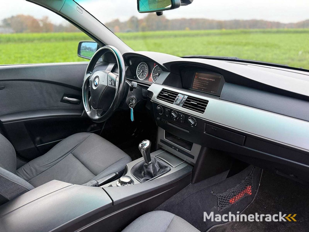 BMW - 2005 - 5-serie Touring - 525i - 09-RF-TK