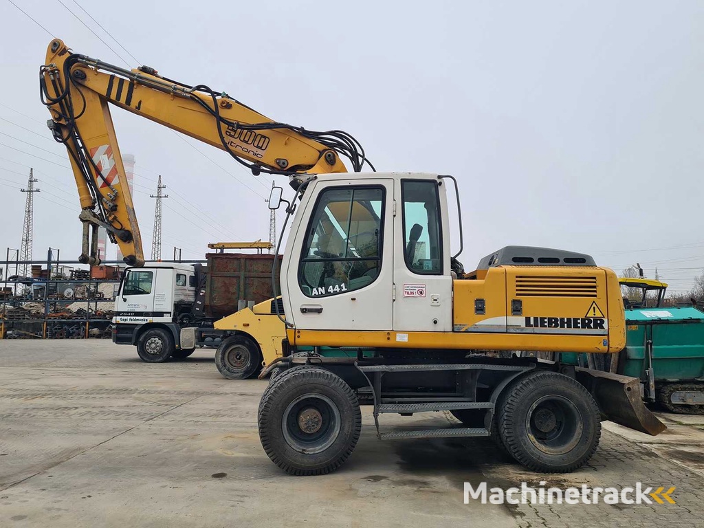 LIEBHERR - A900C - Graafmachine op wielen - 2006