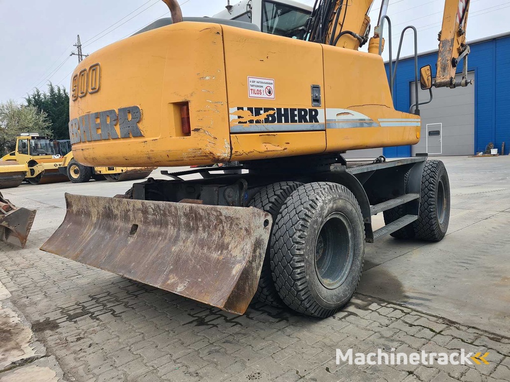 LIEBHERR - A900C - Graafmachine op wielen - 2006