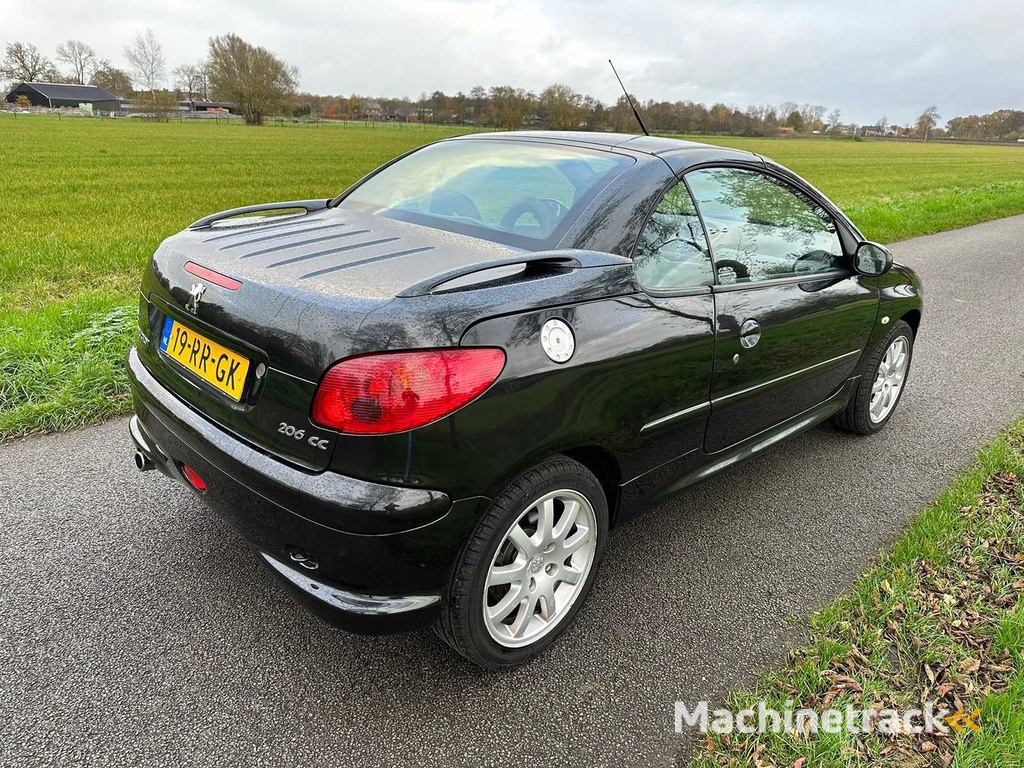 Peugeot - 2005 - 206 CC - 2.0-16V Griffe - 19-RR-GK