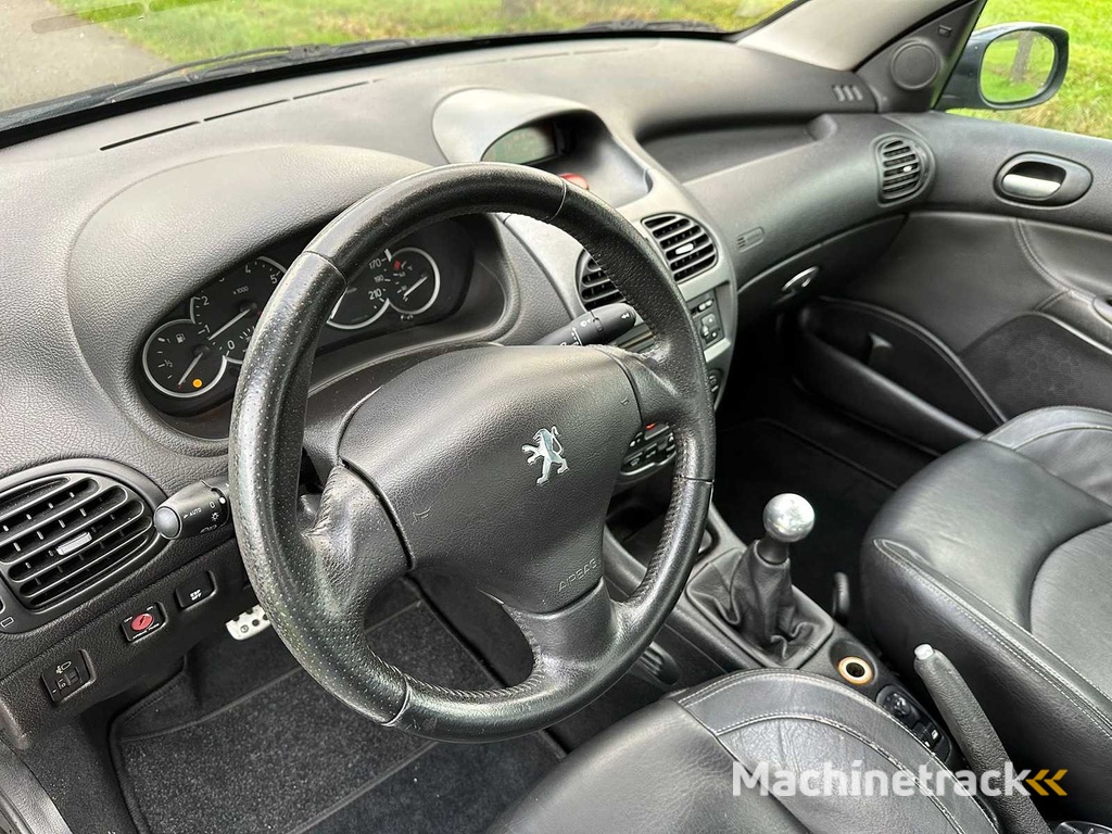 Peugeot - 2005 - 206 CC - 2.0-16V Griffe - 19-RR-GK