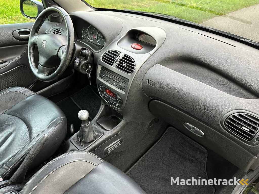 Peugeot - 2005 - 206 CC - 2.0-16V Griffe - 19-RR-GK