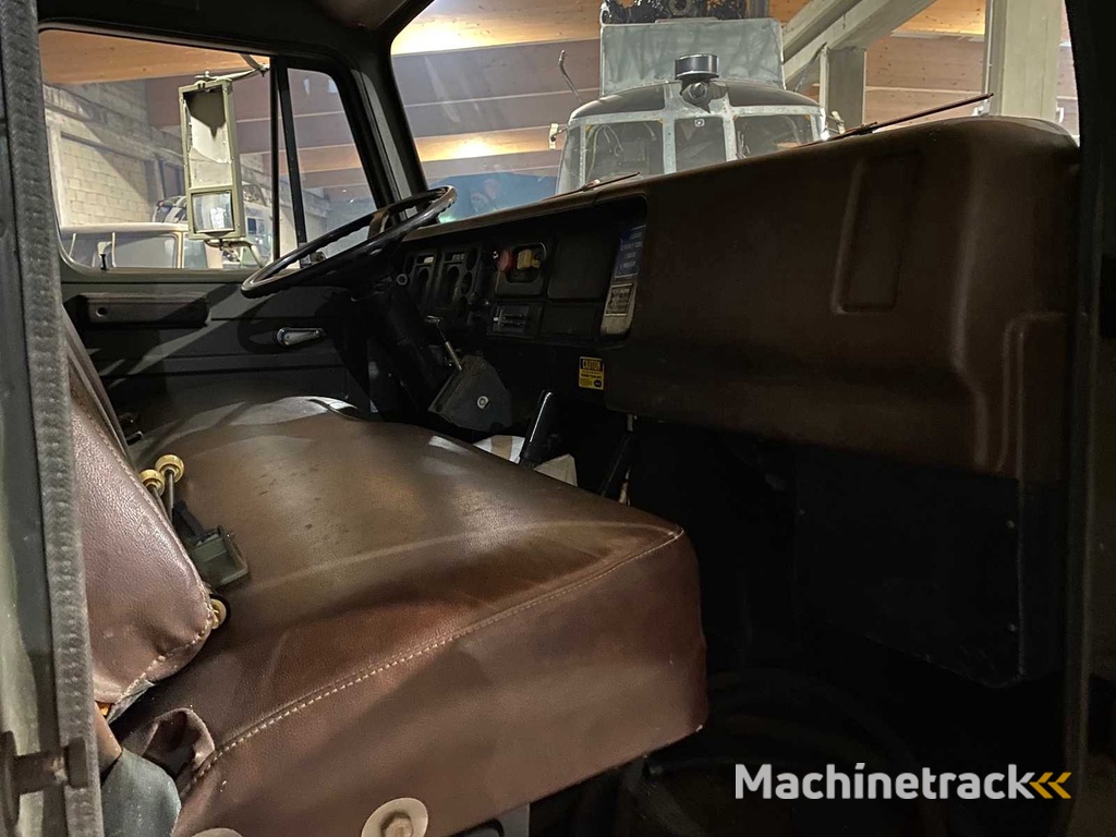 INTERNATIONAL - I1700 - Amerikanischer Militärlastwagen