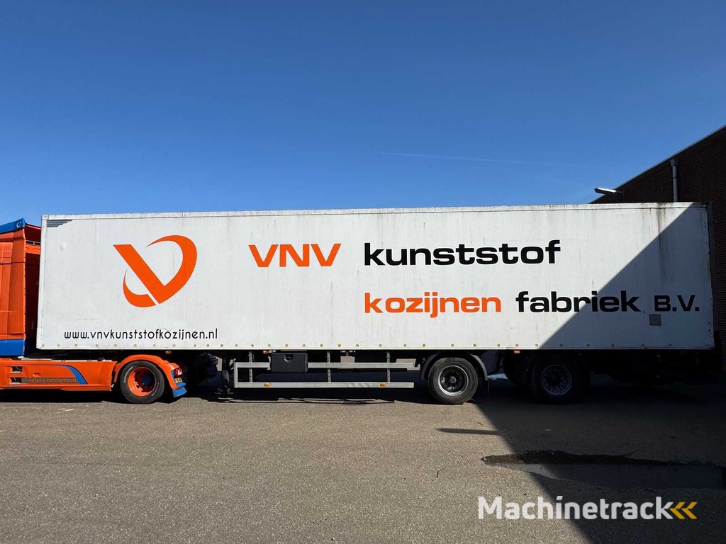 H.T.F. - 2001 - Sattelauflieger mit geschlossenem, isoliertem Aufbau mit gelenkter Hinterachse, AMA Ladebordwand 14 Meter OG-12-ZV