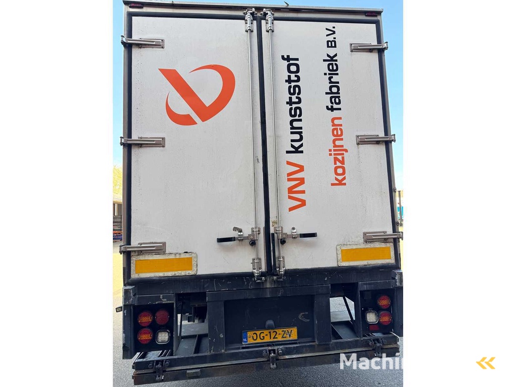 H.T.F. - 2001 - Sattelauflieger mit geschlossenem, isoliertem Aufbau mit gelenkter Hinterachse, AMA Ladebordwand 14 Meter OG-12-ZV