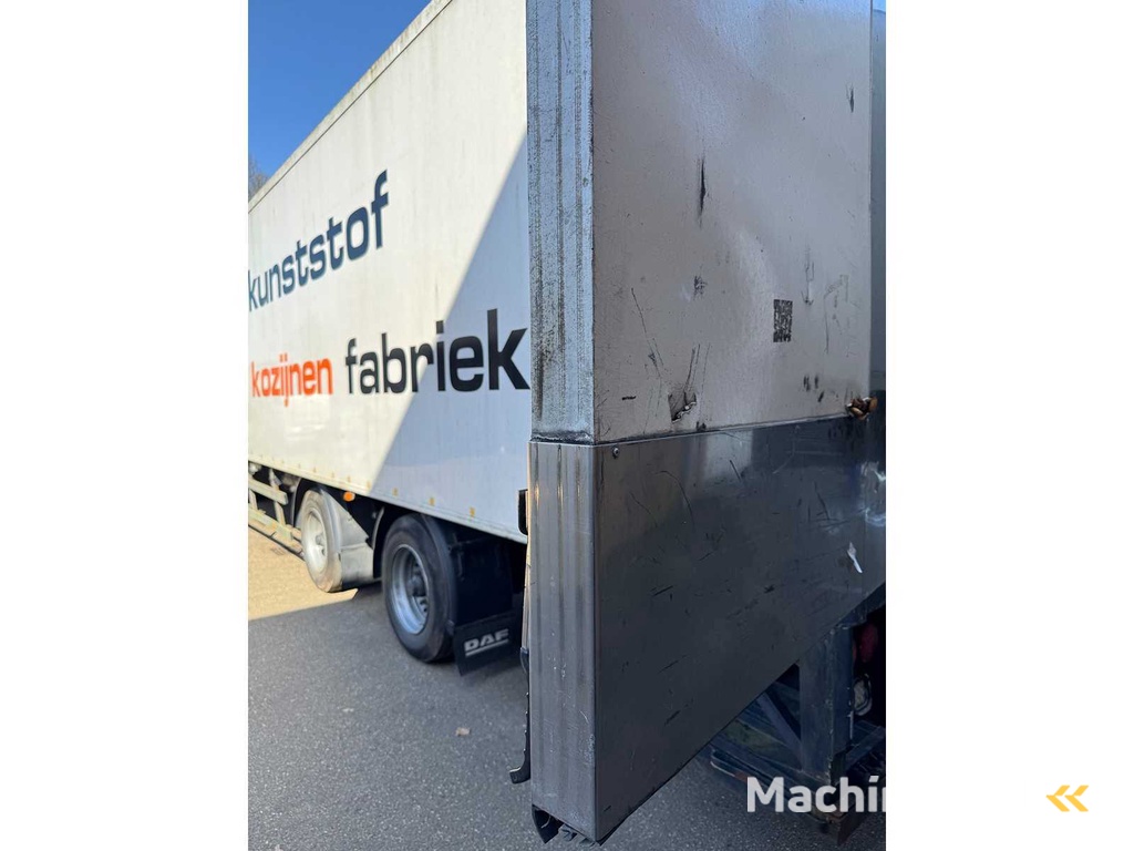 H.T.F. - 2001 - Sattelauflieger mit geschlossenem, isoliertem Aufbau mit gelenkter Hinterachse, AMA Ladebordwand 14 Meter OG-12-ZV