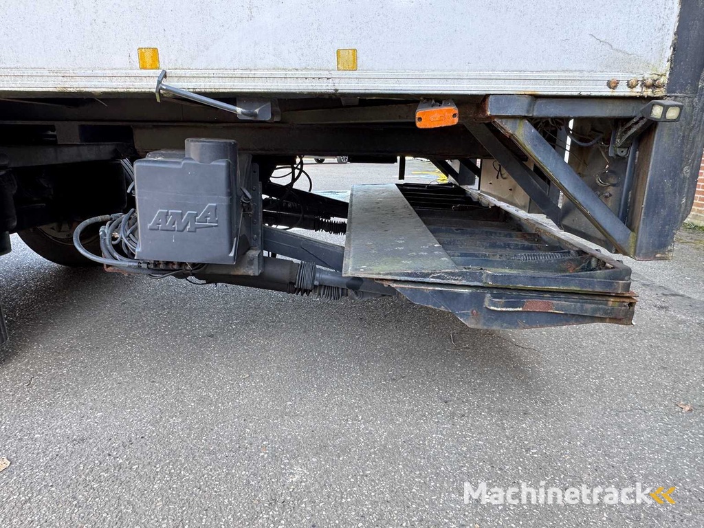 H.T.F. - 2001 - Sattelauflieger mit geschlossenem, isoliertem Aufbau mit gelenkter Hinterachse, AMA Ladebordwand 14 Meter OG-12-ZV