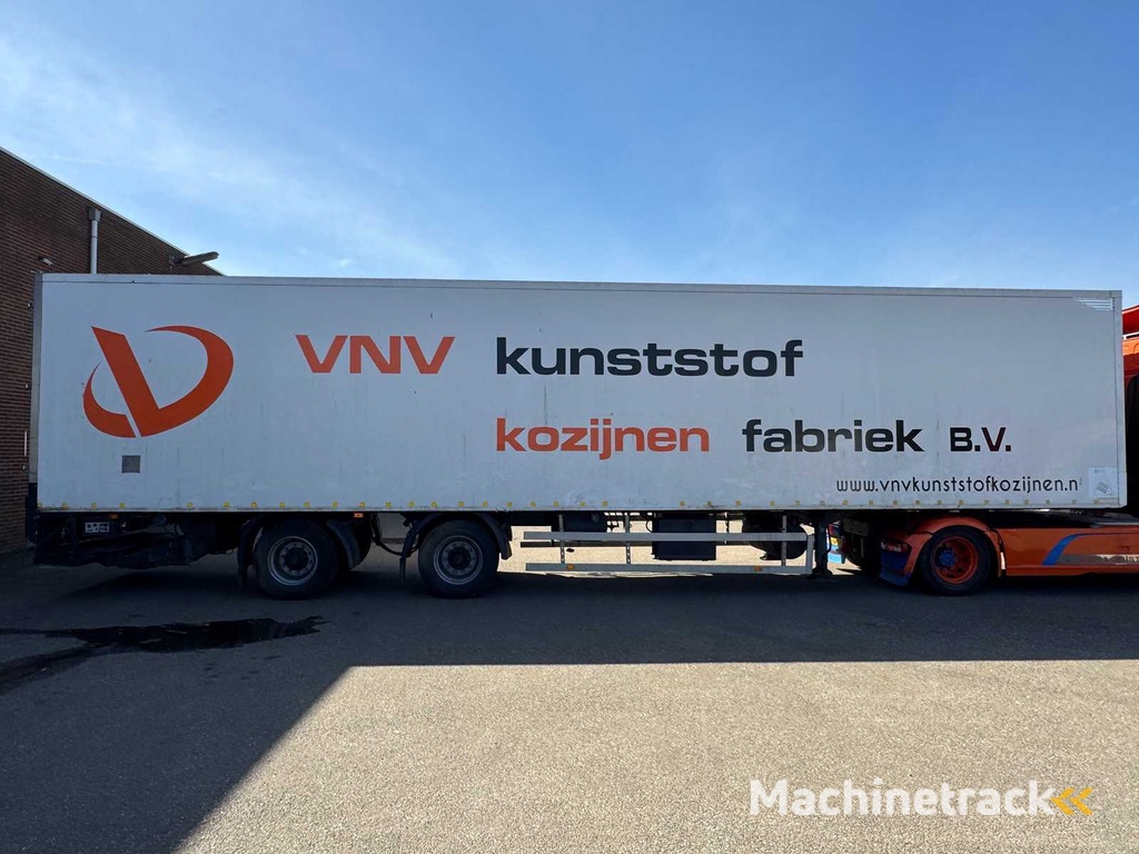 H.T.F. - 2001 - Sattelauflieger mit geschlossenem, isoliertem Aufbau mit gelenkter Hinterachse, AMA Ladebordwand 14 Meter OG-12-ZV