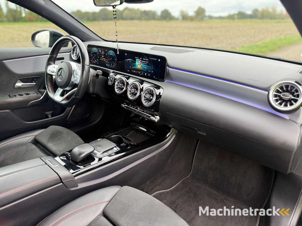 Mercedes-Benz - 2021 - A-Klasse - 200 d AMG Line - P-165-DK