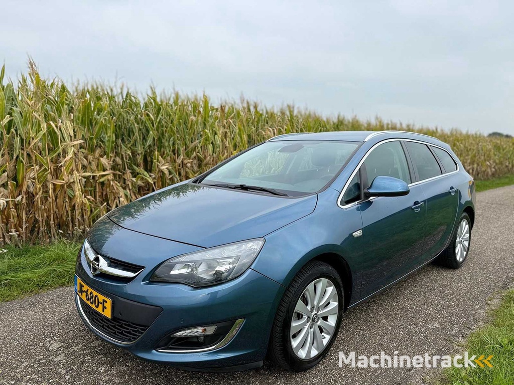 Opel - 2015 - Astra Sports Tourer - 1.4 Turbo Sport + - JF-680-F