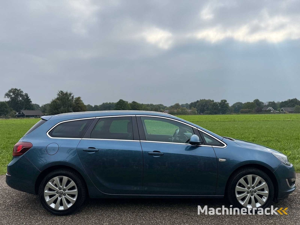 Opel - 2015 - Astra Sports Tourer - 1.4 Turbo Sport + - JF-680-F