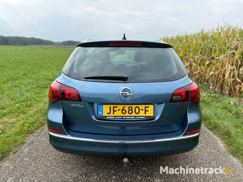 Opel - 2015 - Astra Sports Tourer - 1.4 Turbo Sport + - JF-680-F