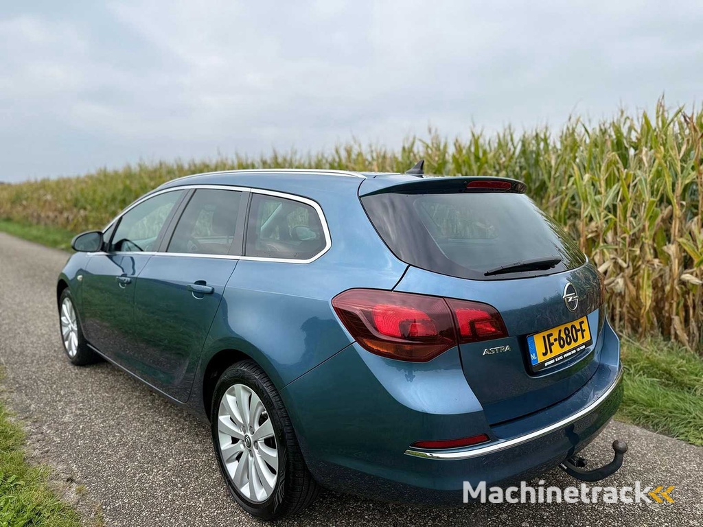 Opel - 2015 - Astra Sports Tourer - 1.4 Turbo Sport + - JF-680-F