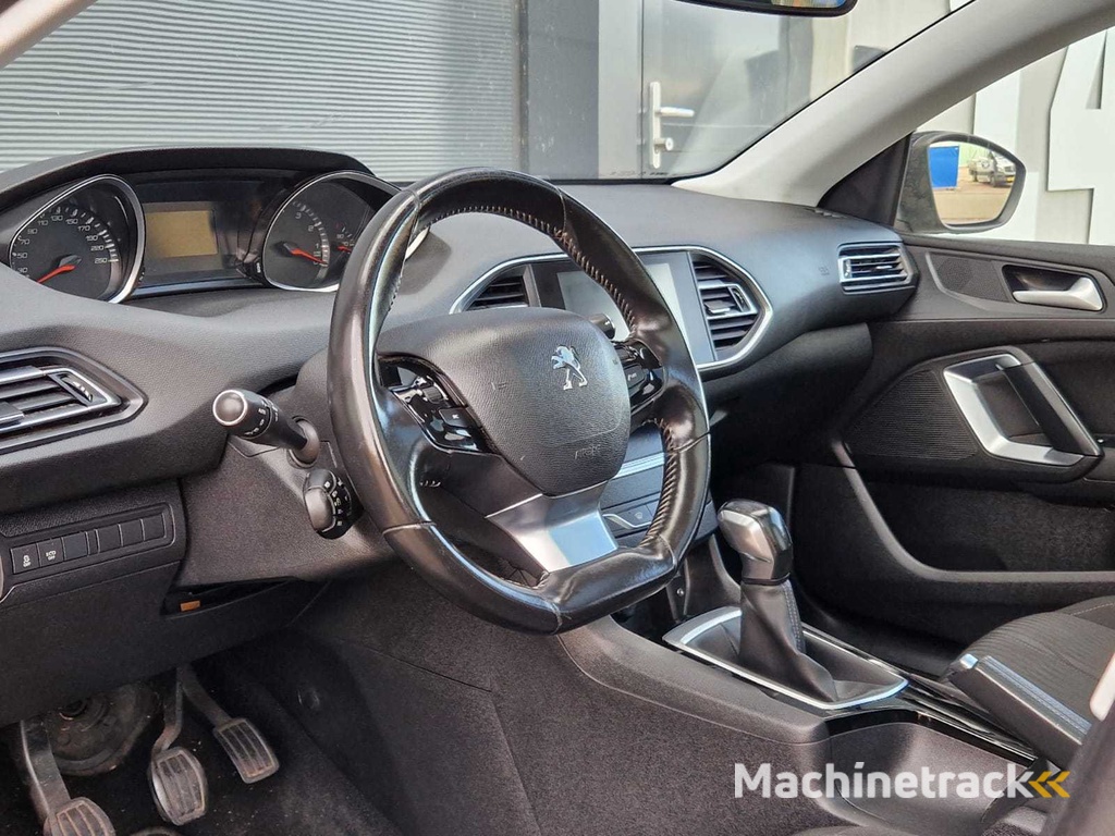 Peugeot - 2015 - 308 SW - 1.2 PureT.Blue L. Ex - HF-330-L