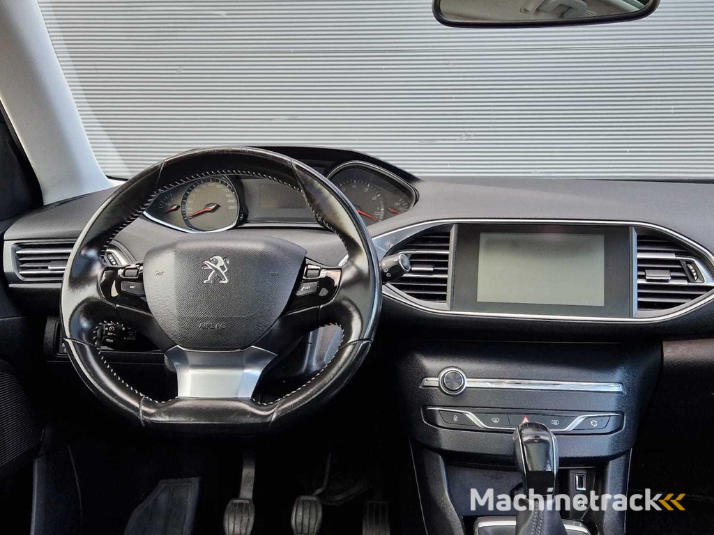 Peugeot - 2015 - 308 SW - 1.2 PureT.Blue L. Ex - HF-330-L