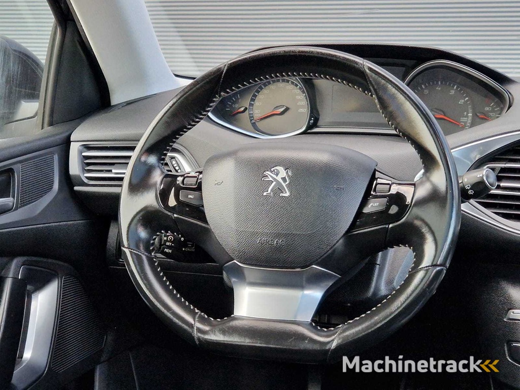 Peugeot - 2015 - 308 SW - 1.2 PureT.Blue L. Ex - HF-330-L