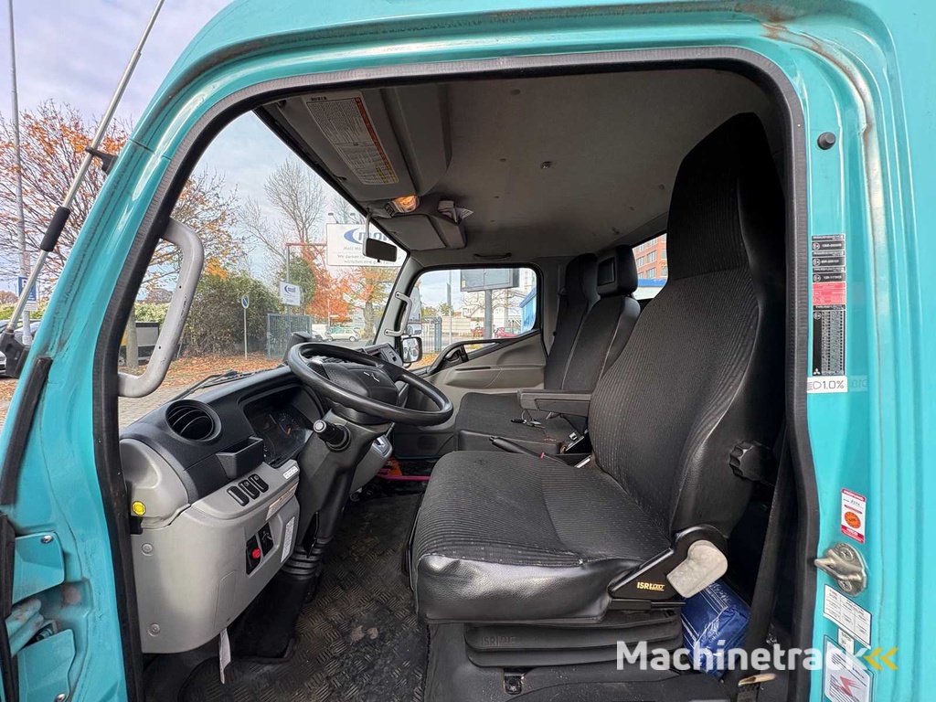 Mitsubishi Fuso Canter 7C18 – 7,5 t – Euro 6 – Abschleppfahrzeug mit Plateau – 136.000 km