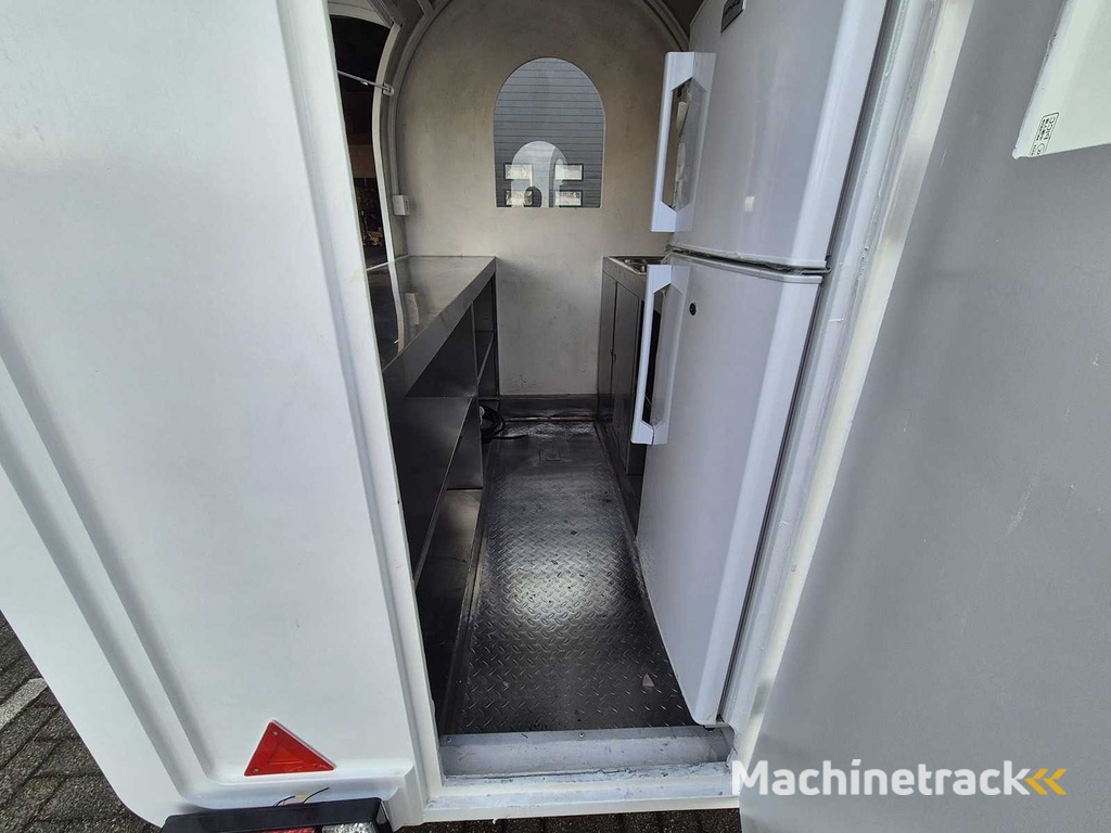 Food truck white - 2025