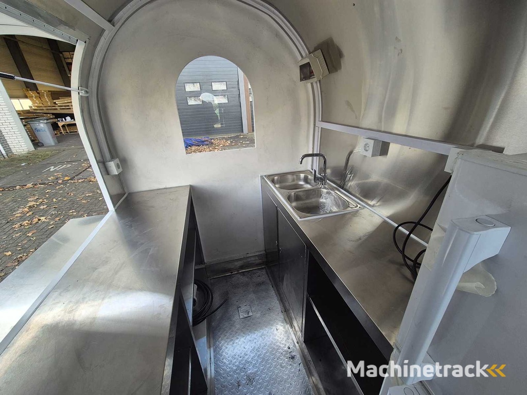 Food truck white - 2025