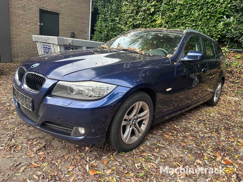 BMW - 3er-Serie Touring - 318i Corp.L.Lux Line - Deutsche Papiere (vorher 51-RTJ-9)