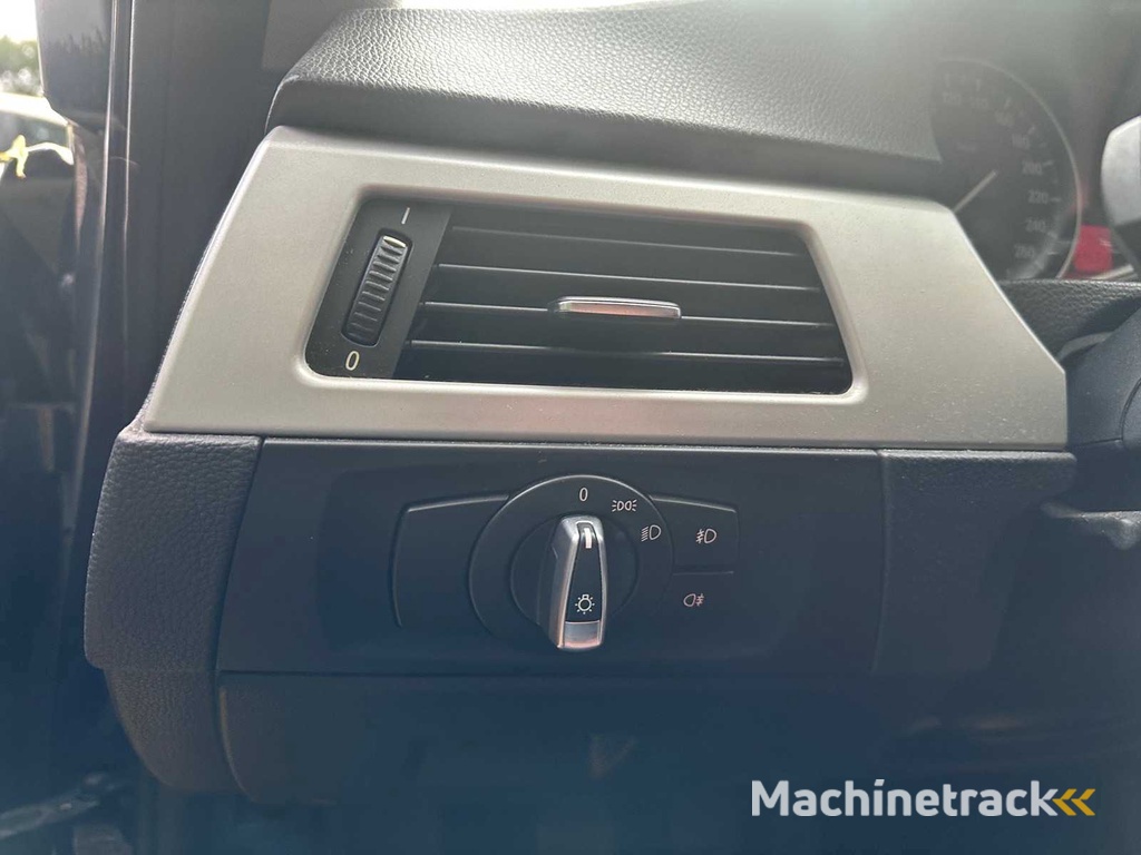 BMW - 3er-Serie Touring - 318i Corp.L.Lux Line - Deutsche Papiere (vorher 51-RTJ-9)