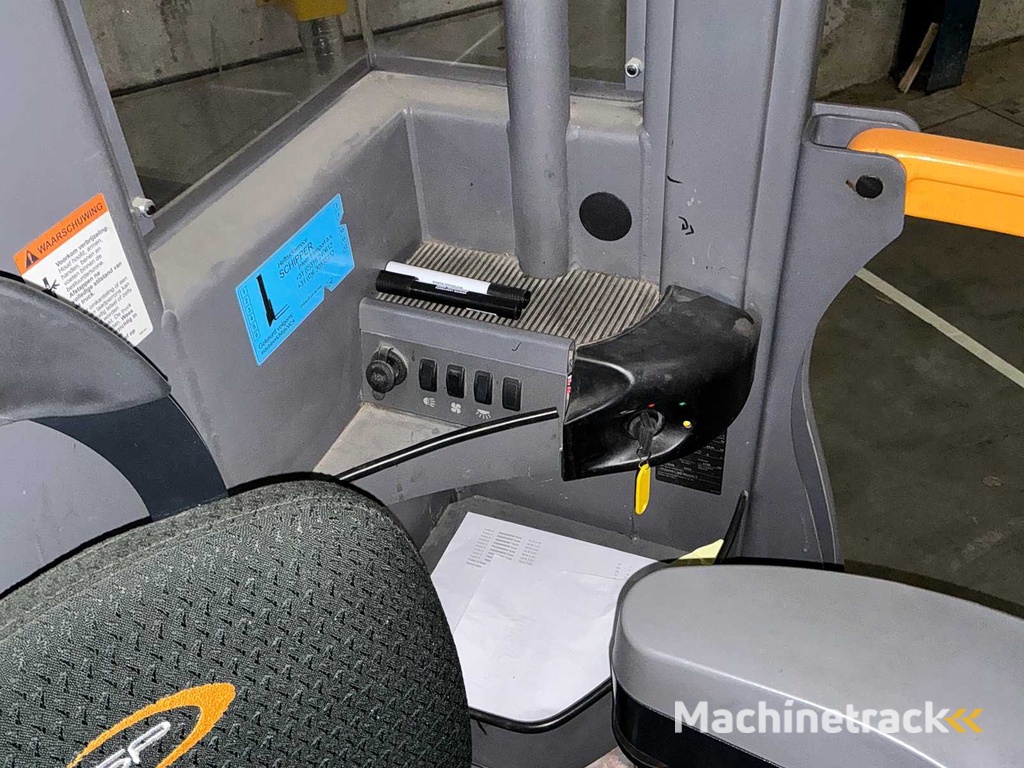 Crown - 6000 series - Smallegangentruck