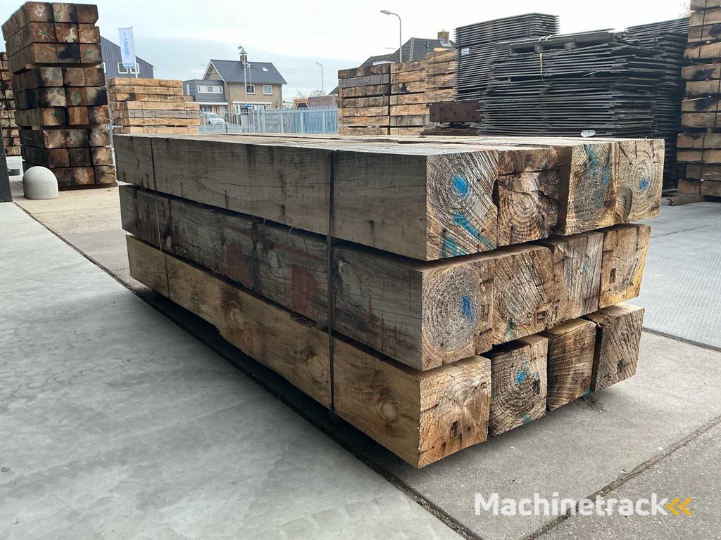 Radiata Pine 3000x300x300 Bouwhout