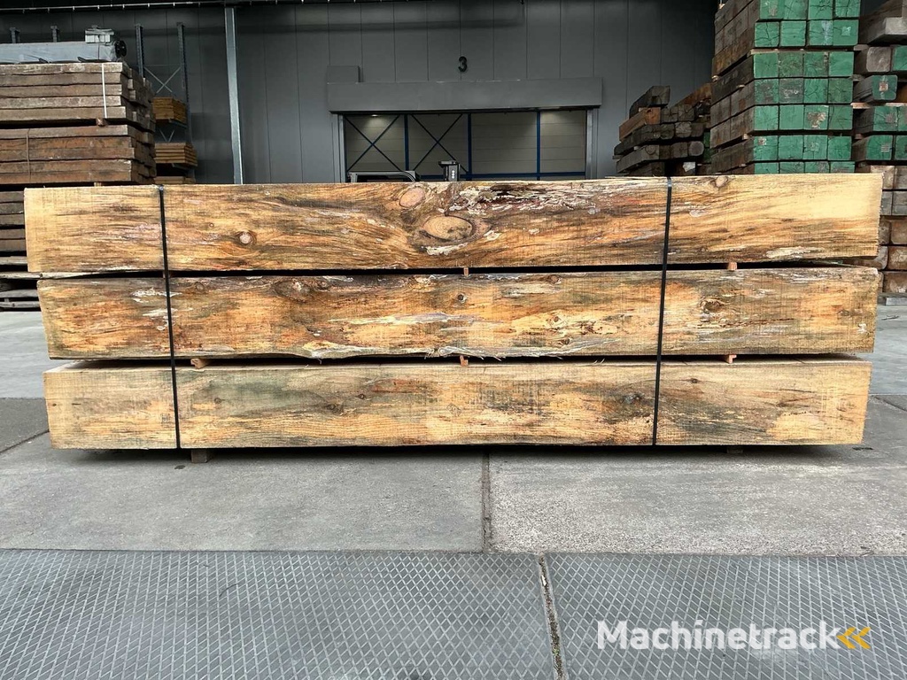 Radiata Pine 3000x300x300 Bouwhout