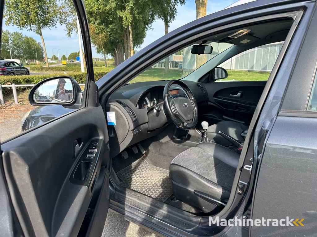 Kia - cee'd Sporty Wagon - 1.6 Business Ed. - PKW - 2007