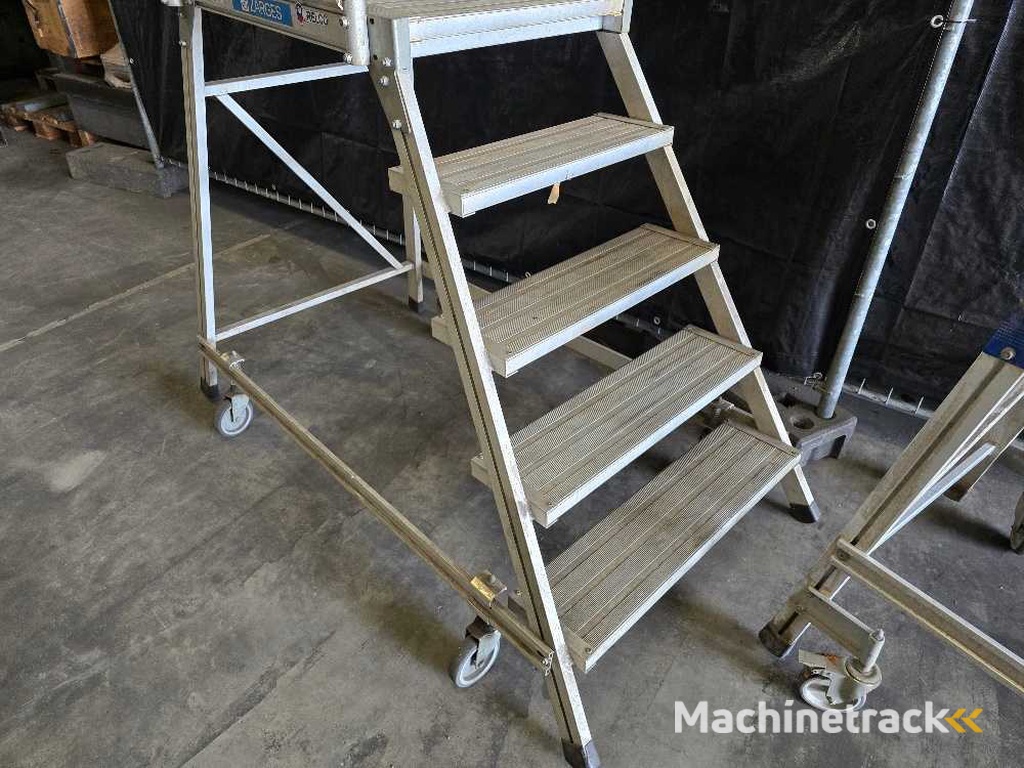 Zagres - Overige werkplaatsinventaris (2x)