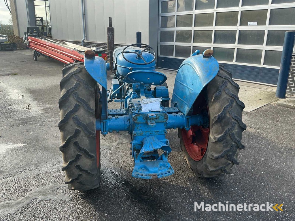 1953 Fordson MAJOR Tweewielaangedreven landbouwtractor