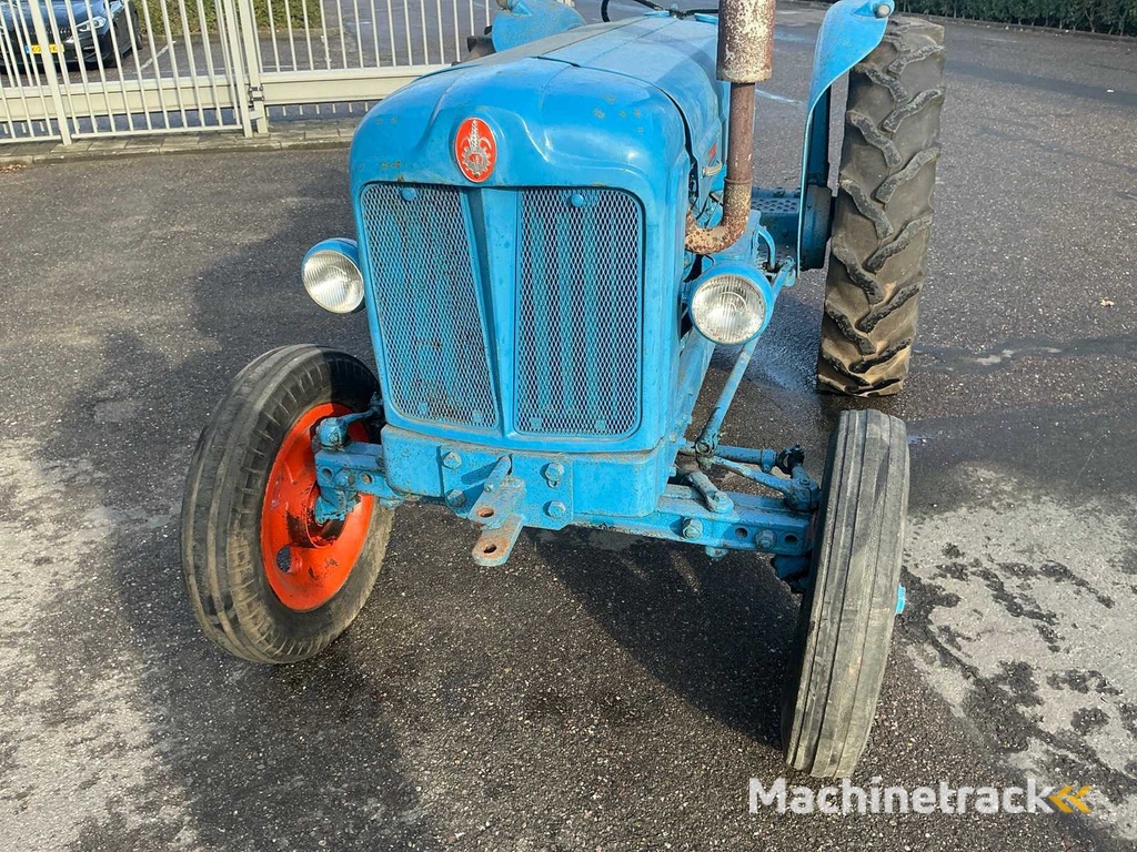 1953 Fordson MAJOR Tweewielaangedreven landbouwtractor