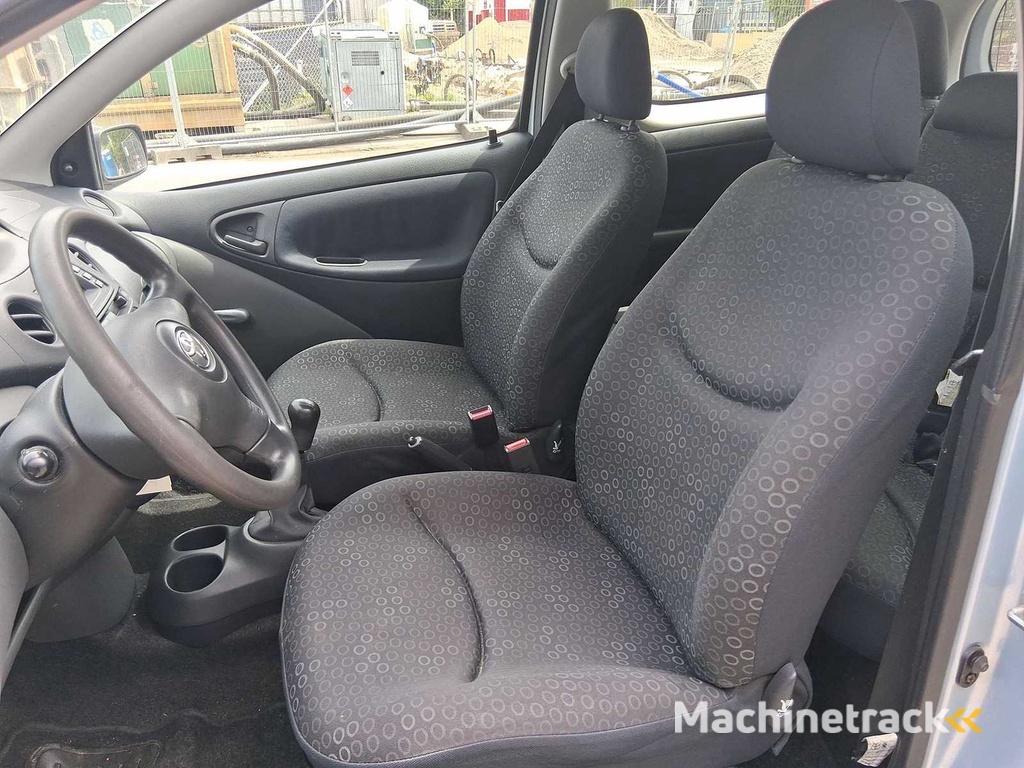 Toyota Yaris 1.3 VVT-i Terra Auto 2003 | 73-NH-HL