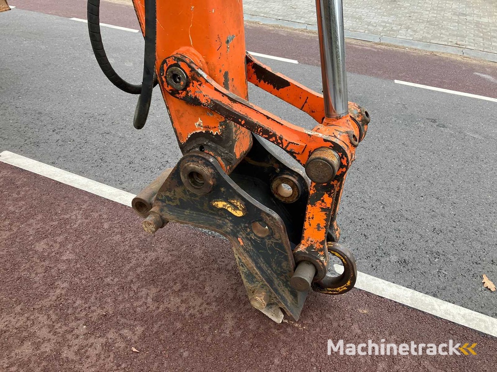 Hitachi - 2008 - ZX130W - Banden graafmachine