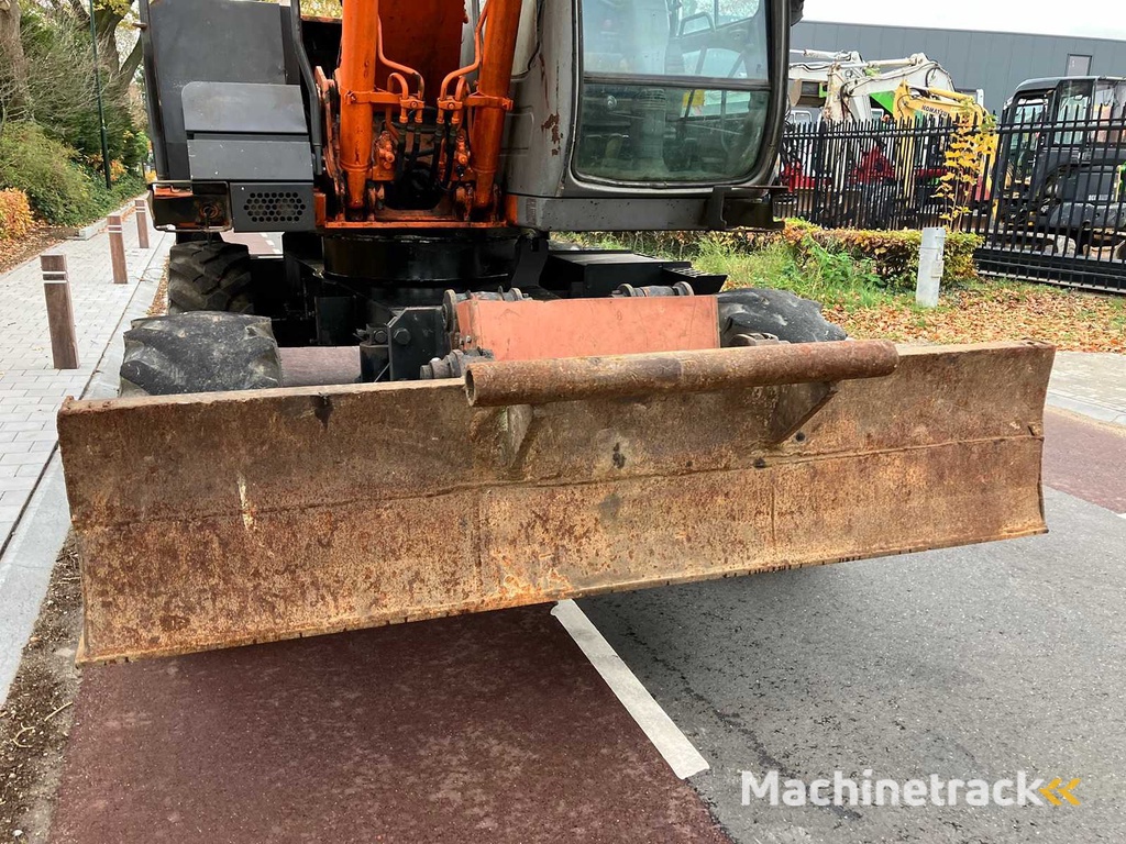 Hitachi - 2008 - ZX130W - Banden graafmachine