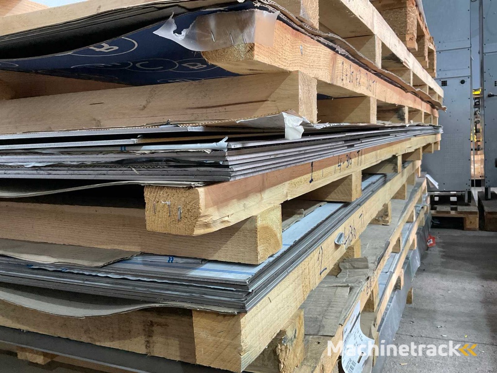 Partij rvs plaatmateriaal