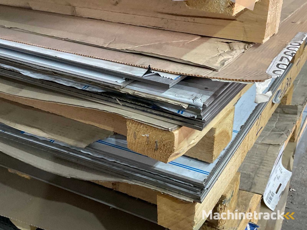 Partij rvs plaatmateriaal