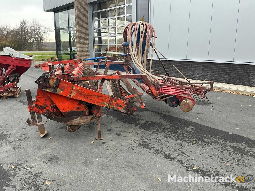 Farmax and Kuhn Sowing-Spit Combination