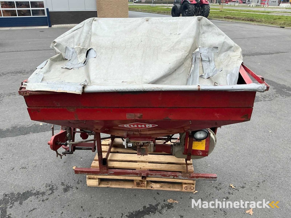 Farmax and Kuhn Sowing-Spit Combination