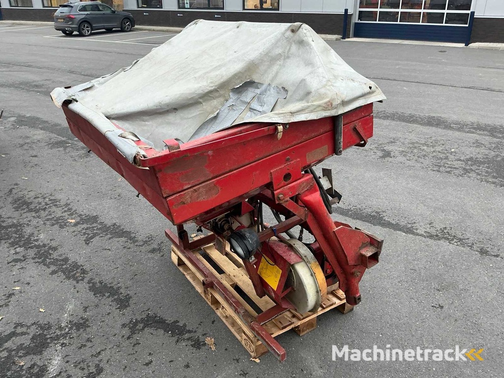 Farmax and Kuhn Sowing-Spit Combination