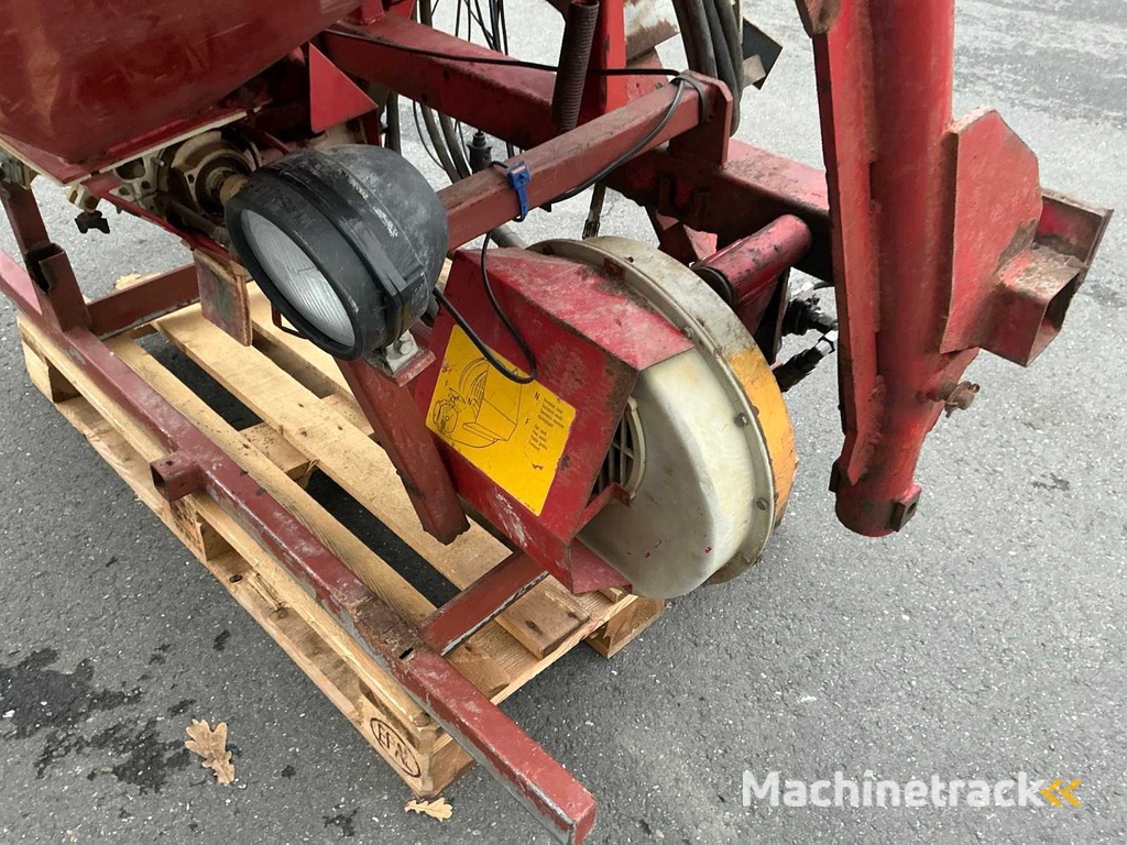 Farmax and Kuhn Sowing-Spit Combination