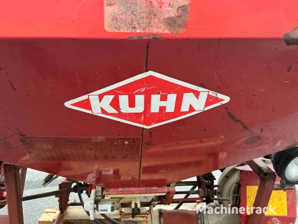 Farmax and Kuhn Sowing-Spit Combination