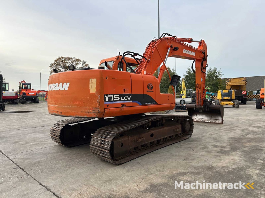 Doosan - 2005 - 175 LC-V - Rupsgraafmachine
