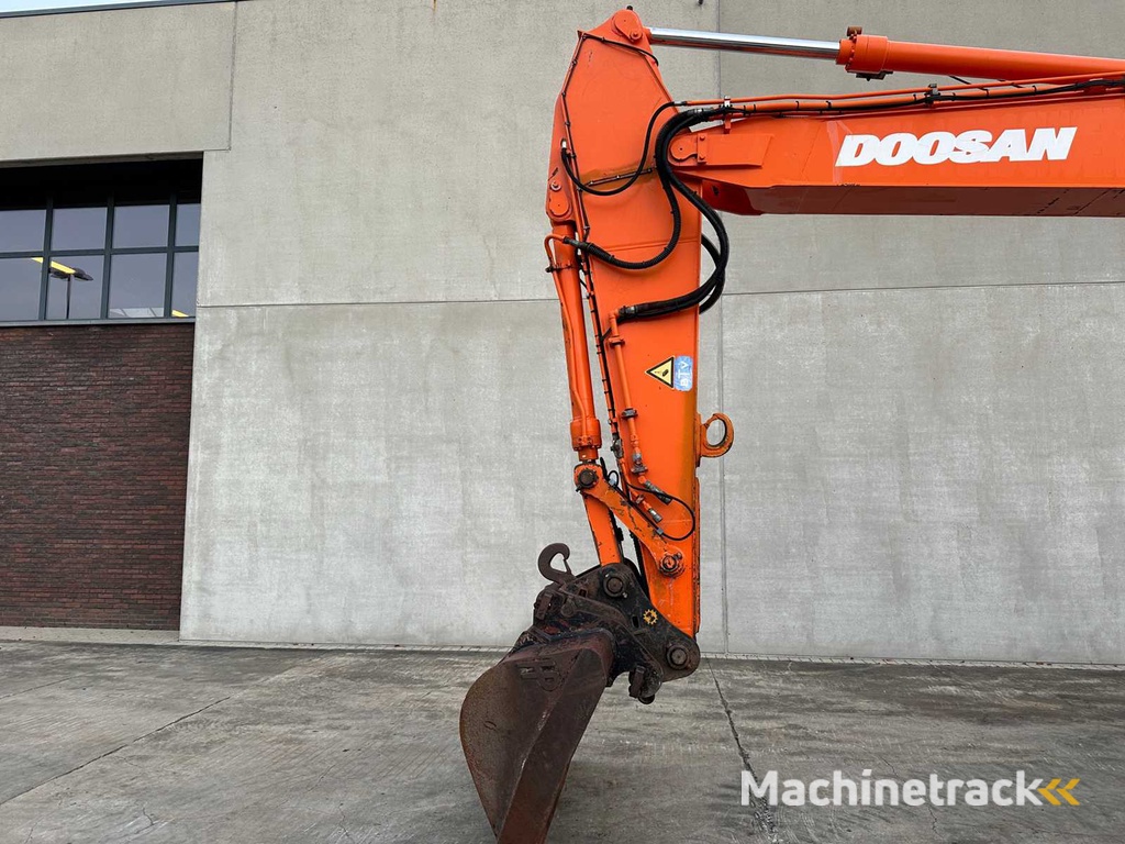 Doosan - 2005 - 175 LC-V - Rupsgraafmachine