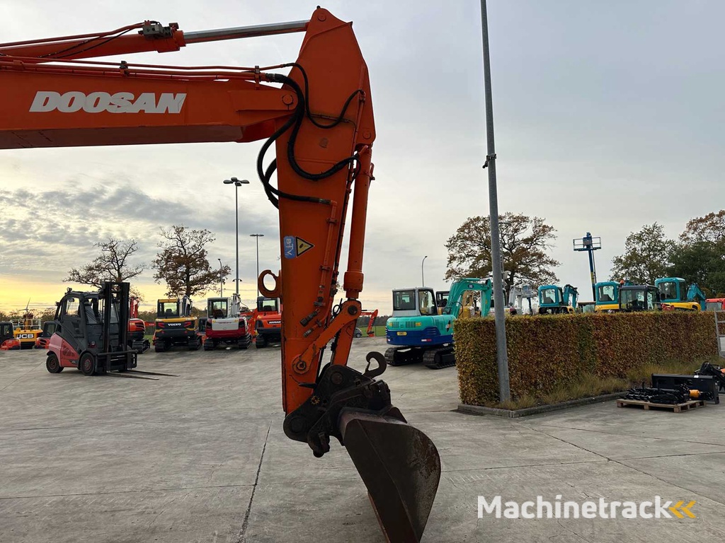 Doosan - 2005 - 175 LC-V - Rupsgraafmachine