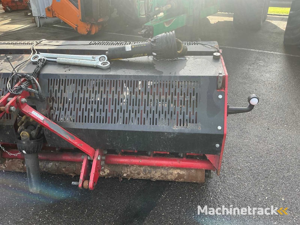 Redexim Verti-Drain 7526 Aeration Machine