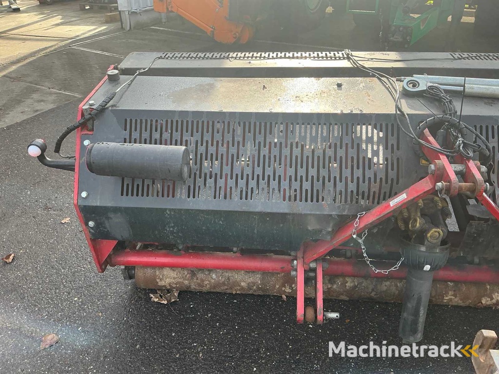 Redexim Verti-Drain 7526 Aeration Machine