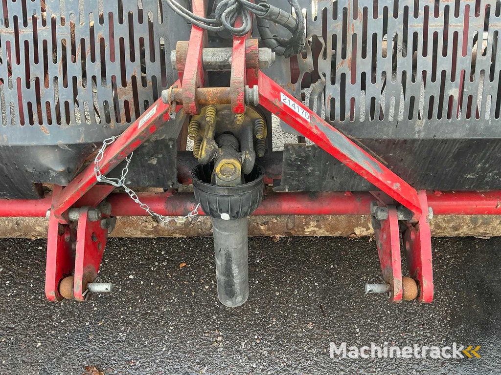 Redexim Verti-Drain 7526 Aeration Machine