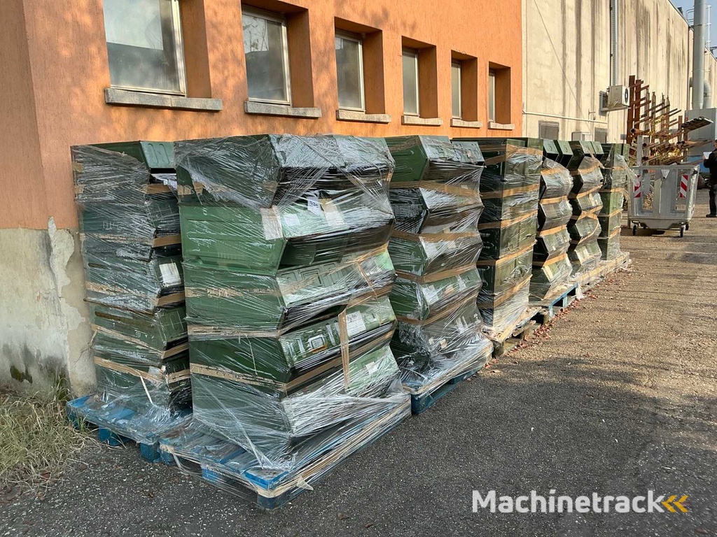 Stapelbare Kisten (120x)